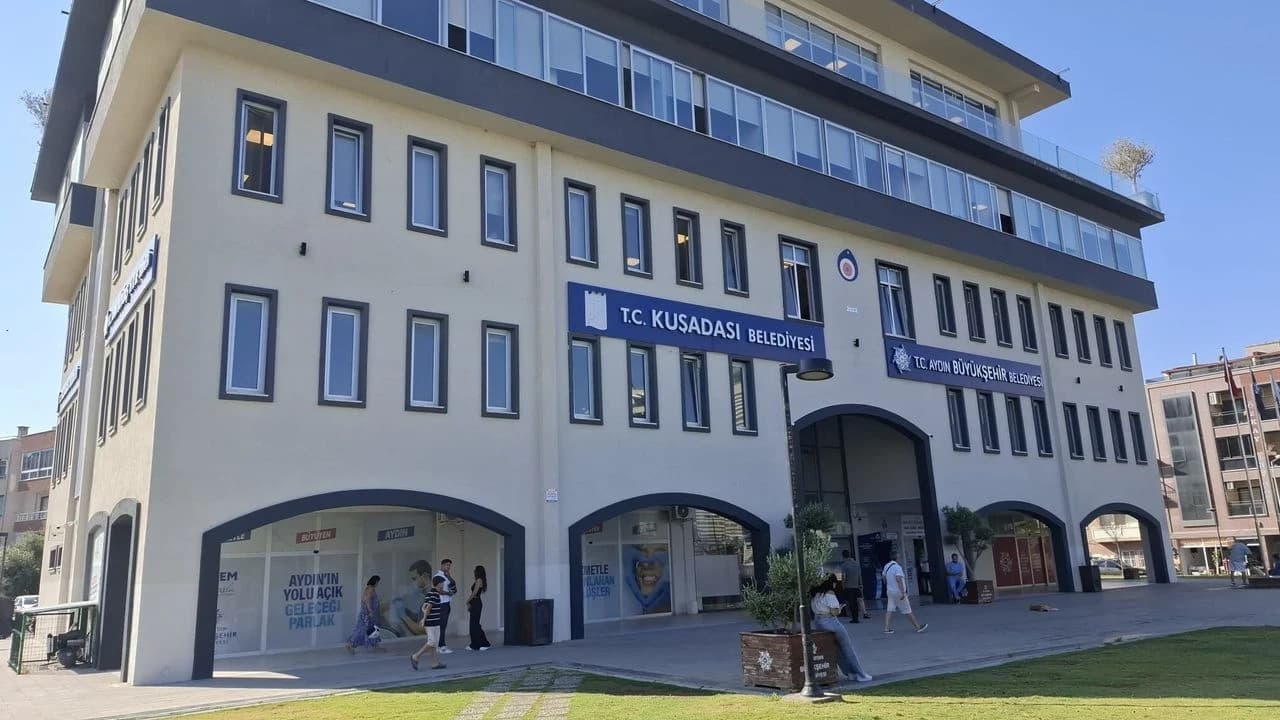 Kuşadası Belediyesi Soruşturmasında 13 Tutuklama