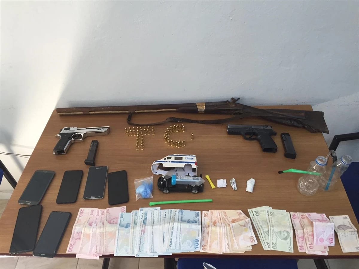 Germencik’te oyuncak polis arabasının içine uyuşturucu saklayan kişi yakalandı