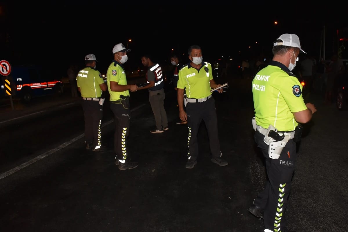 Aydın’da trafik kazasında ölen kişinin yakınları yolu kapattı