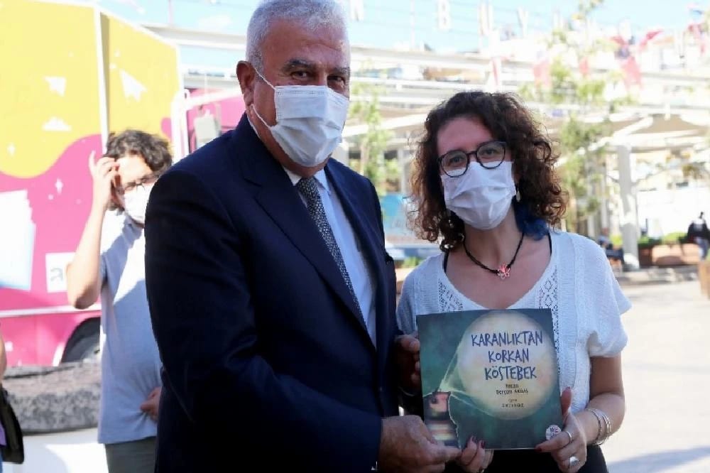 Başkan Atay yazarlar ve kitapseverler ile bir araya geldi