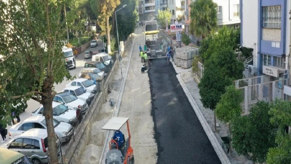 Büyükşehir yol yapım çalışmalarını sürdürüyor