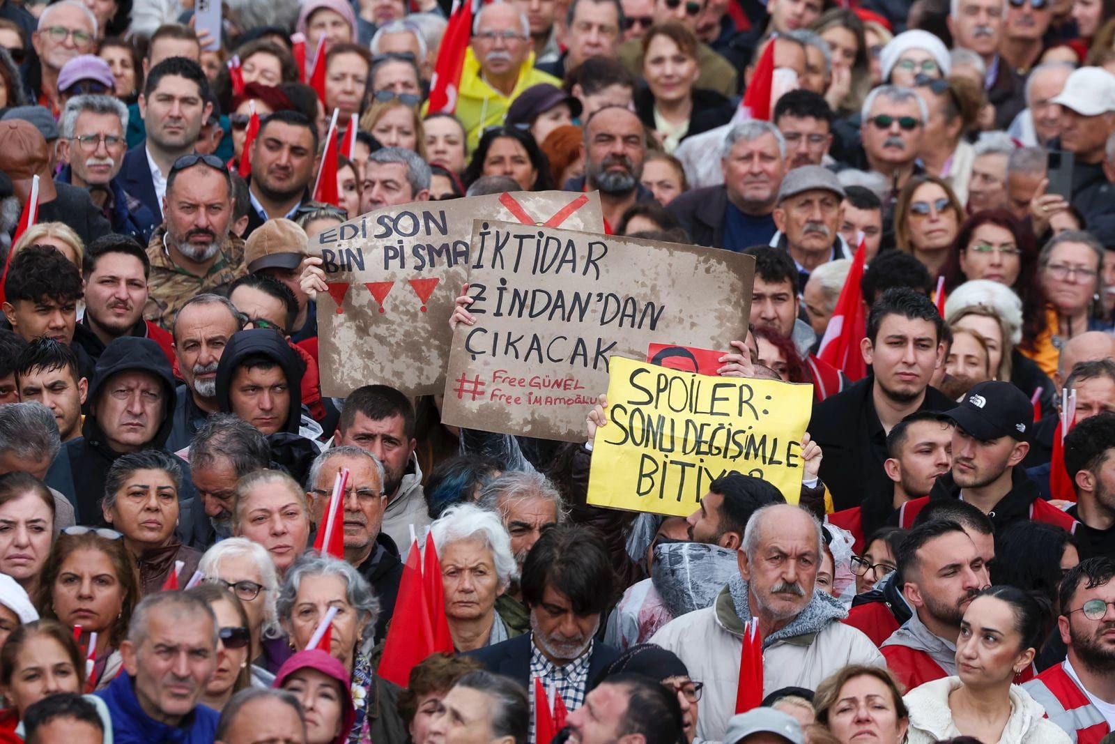 Özgür Özel Kuşadası Mitingi Pankartlar