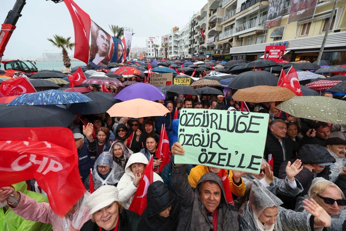 Özgür Özel Kuşadası Mitingi Pankartlar 1
