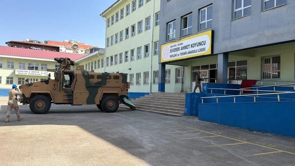 Şanlıurfa’da okulda silahlı saldırı: 16 kişi yaralandı, saldırgan yaşamını yitirdi