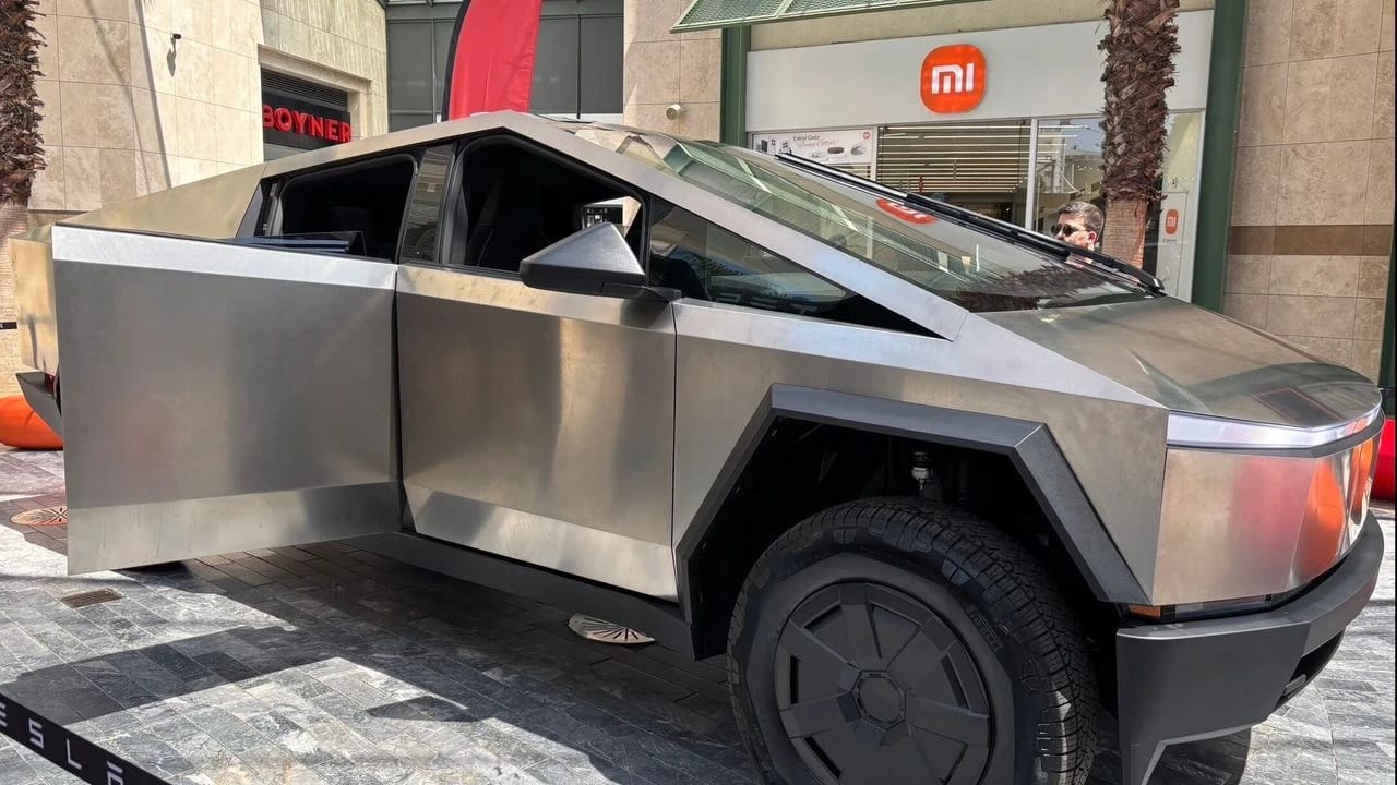 Tesla Cybertruck Aydın’da Sergilendi: Forum Aydın’da Yoğun İlgi