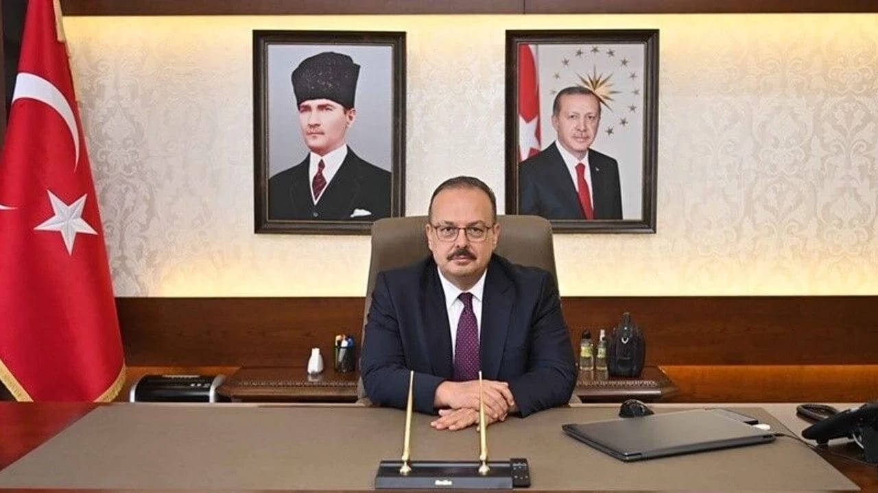Vali Canbolat’tan 23 Nisan Mesajı: “Geleceğimiz Çocuklarımızın Ellerinde”