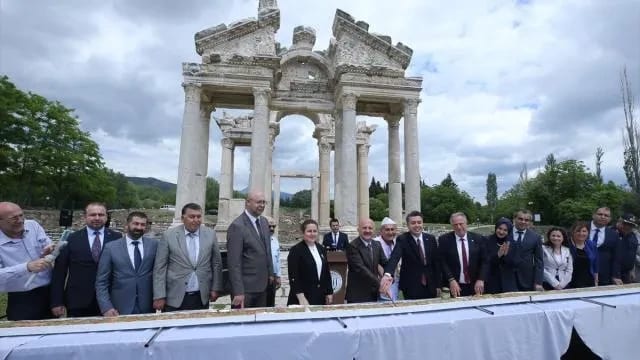 14 Metrelik Karacasu Pidesi Şölene Damga Vurdu!