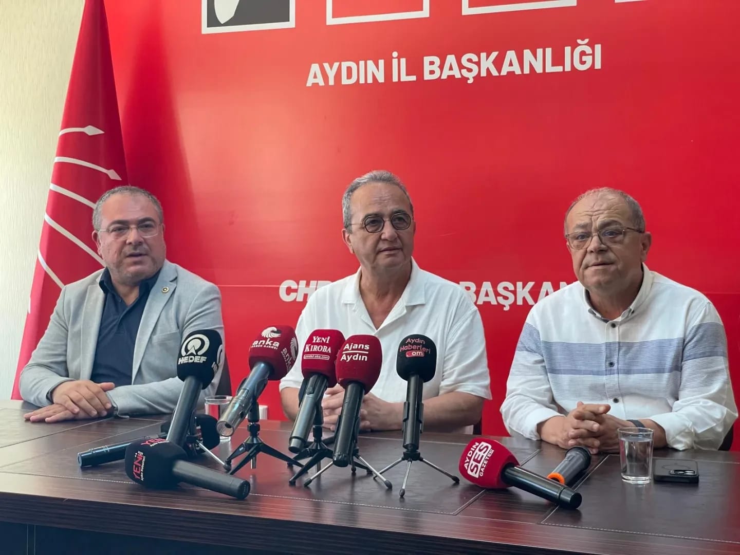 CHP Aydın’da Görevden Alma Krizi: Milletvekilleri ve Hikmet Saatçı’dan MYK Kararına Sert Tepki