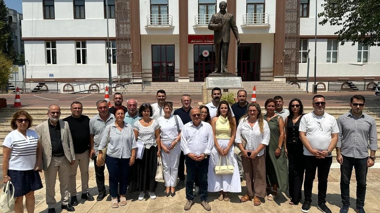 Yeni Parti Aydın’da resmen kuruldu: Evraklar Valiliğe teslim edildi