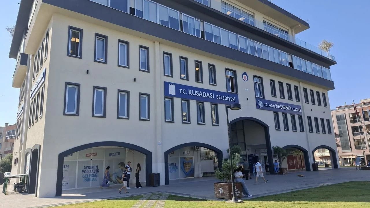 Kuşadası Belediyesi Soruşturmasında 13 Tutuklama