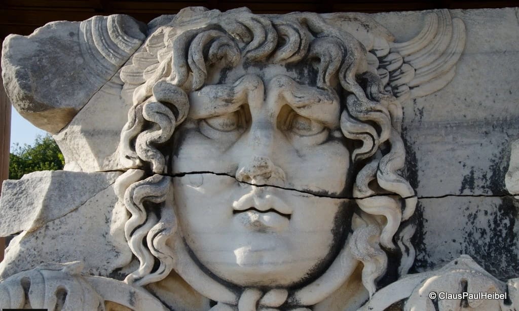 didim-antik-kenti-medusa