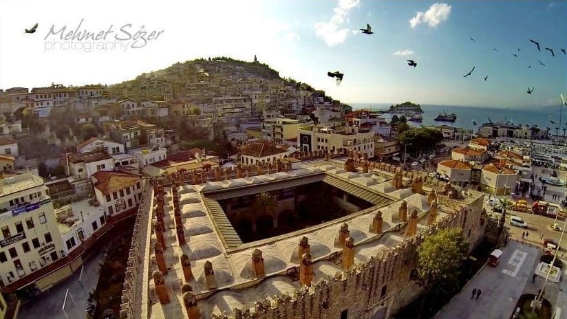 Kuşadası Kervansarayın Kale Manzaralı Görüntüsü