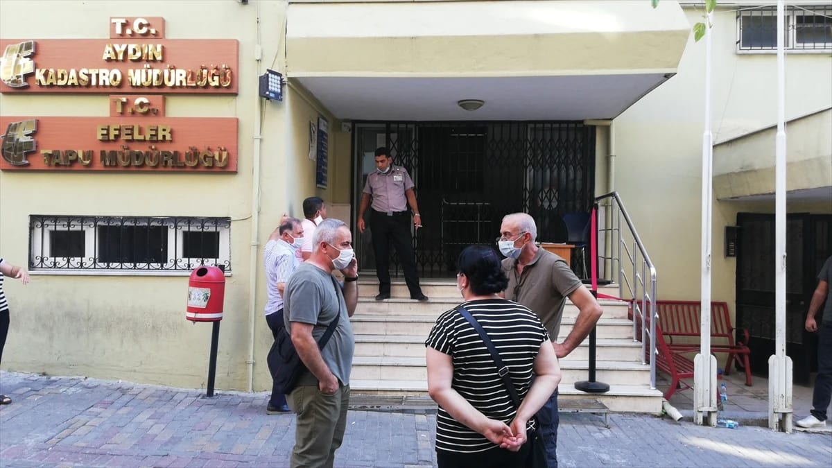 Aydın Tapu ve Kadastro Müdürlüğünde bıçaklı kavga: 2 yaralı