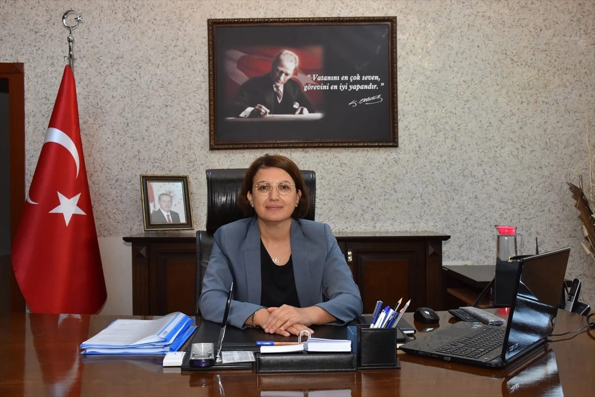 İncirliova’nın ilk kadın kaymakamı göreve başladı
