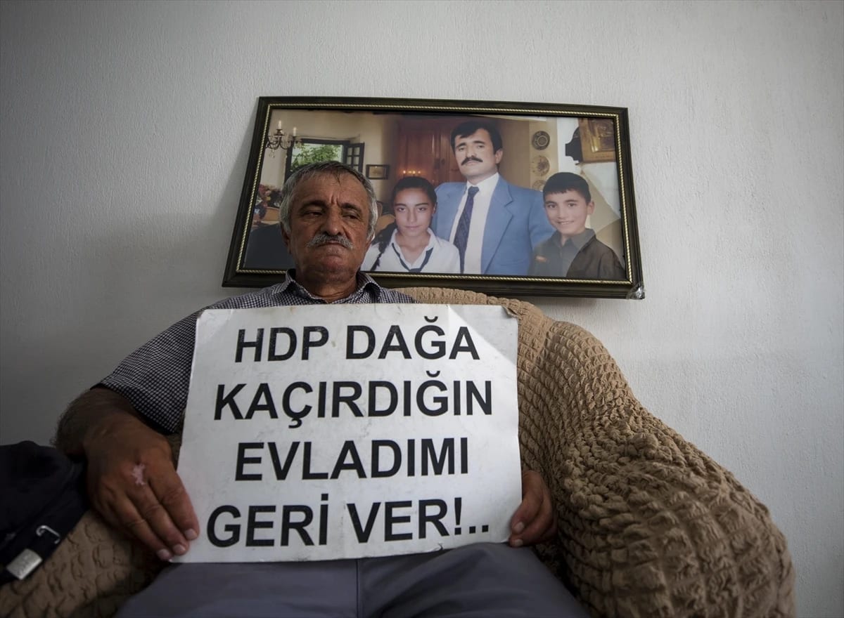 İzmir’de evlat nöbeti tutan Laçin: “Hayalim kızımı beyaz gelinlik içinde görmekti”
