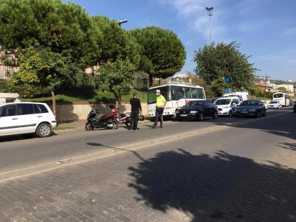 Ticari araç ve motosiklet çarpıştı: 1 yaralı