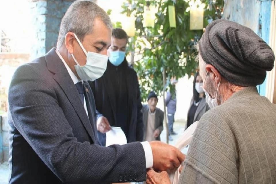 Koçarlı’da yaşlı çınarların yeni yıl yemekleri başkan Kaplan’dan