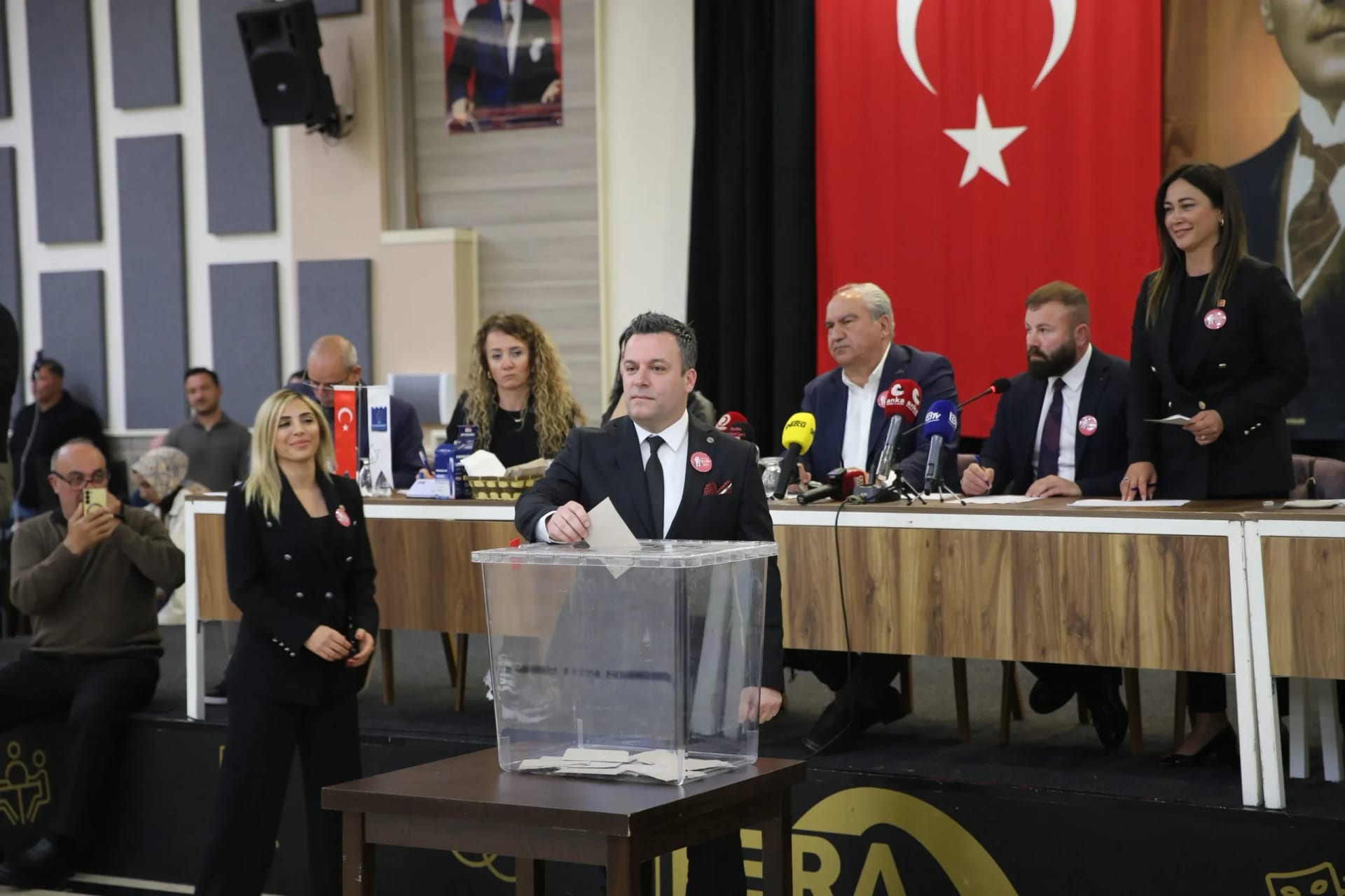 Kuşadası’nda Başkan Vekili Tahsin Demirtaş Oldu