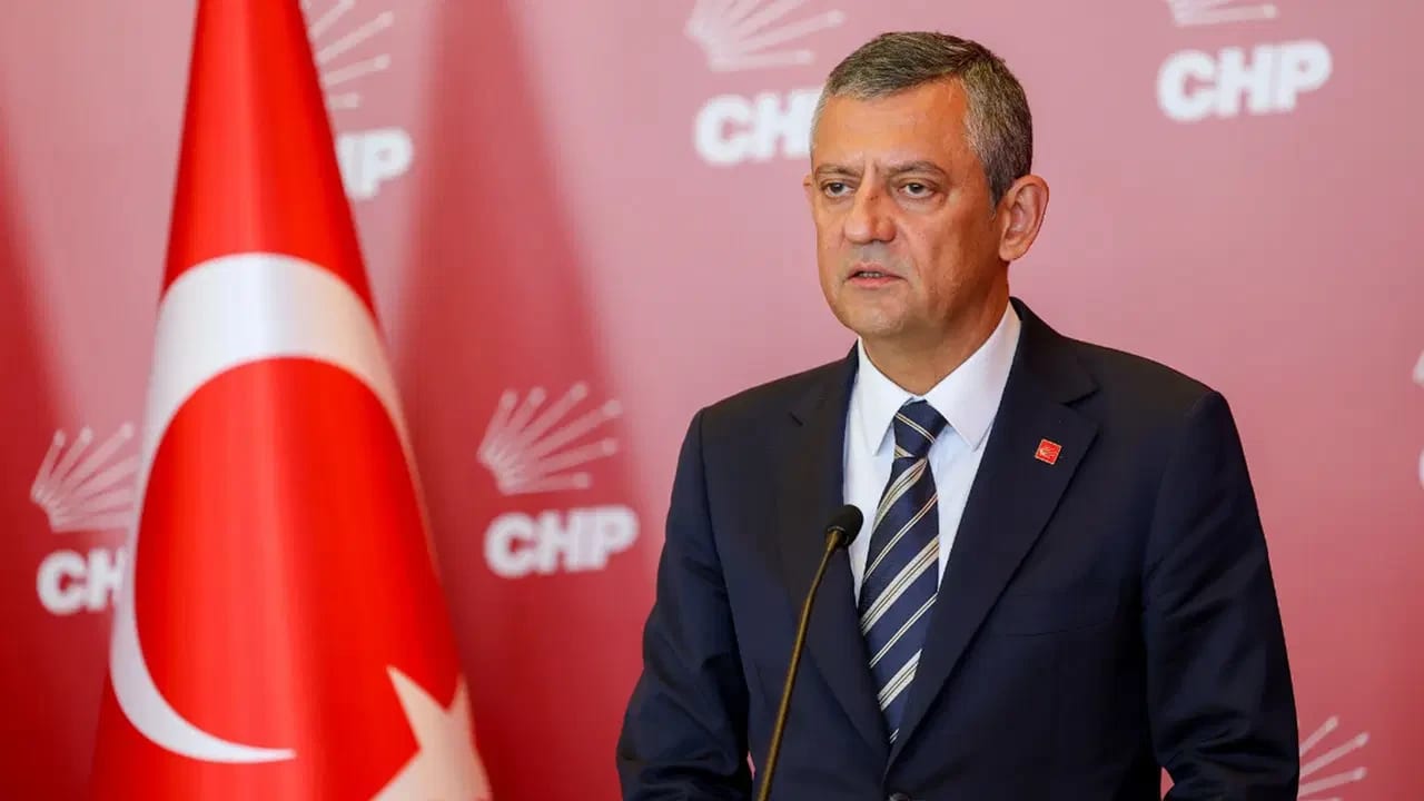 Özgür Özel’in Yeni Parti Planı Zora mı Girdi? CHP Kulislerinde Dikkat Çeken İddia