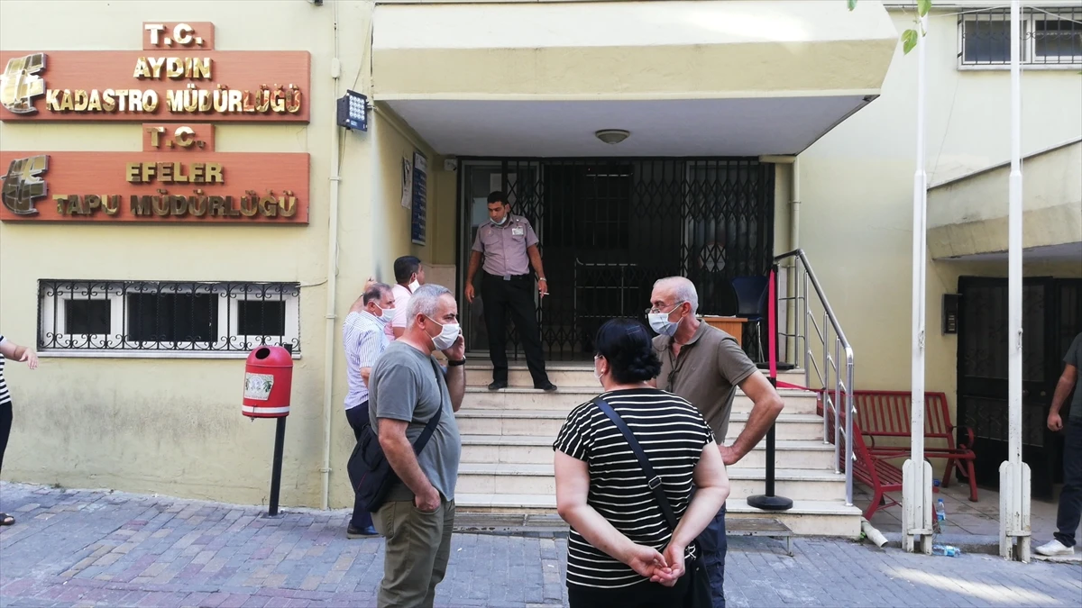 Aydın Tapu ve Kadastro Müdürlüğünde bıçaklı kavga: 2 yaralı