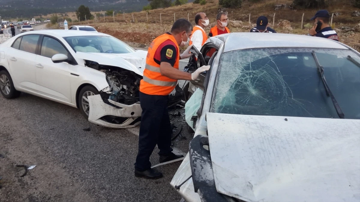 Muğla’da iki otomobil çarpıştı: 2 yaralı