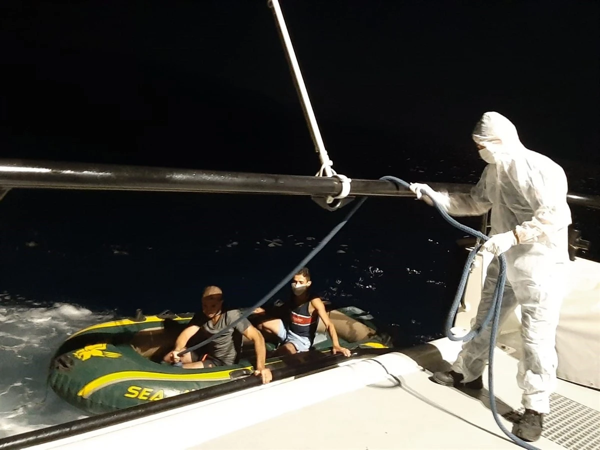 Muğla’da Türk kara sularına itilen 2 sığınmacı kurtarıldı