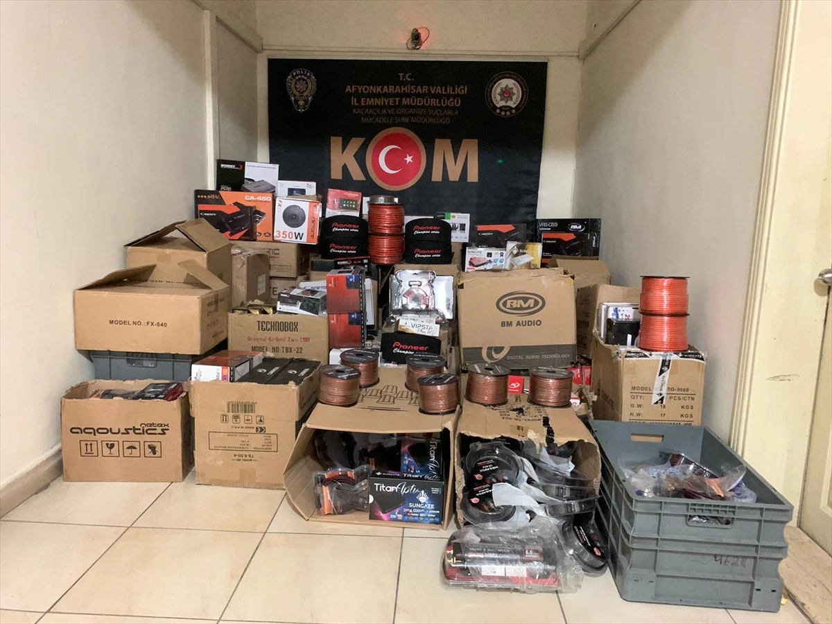 Afyonkarahisar’da kaçakçılık operasyonunda 2 zanlı yakalandı