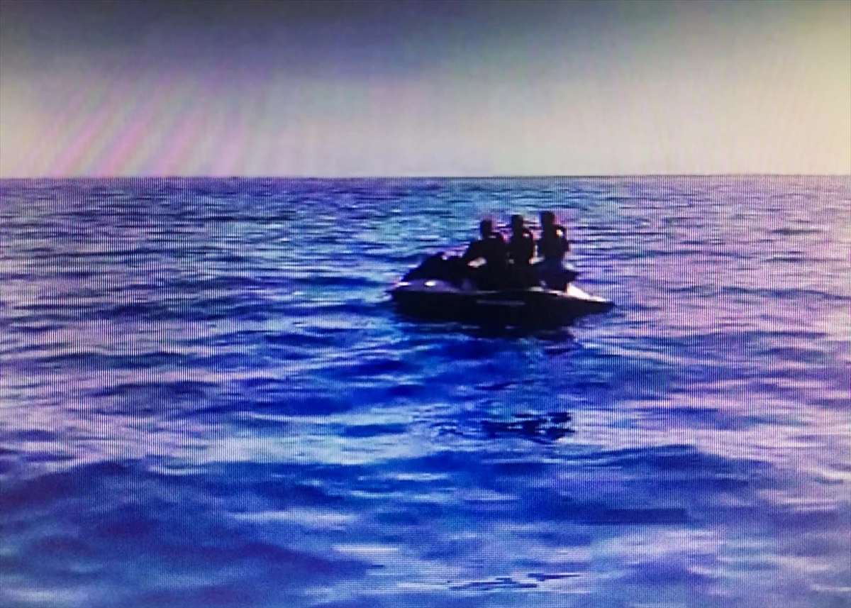 Çeşme’de jet ski ile Yunanistan’a kaçmaya çalışan FETÖ şüphelisi 3 eski asker yakalandı