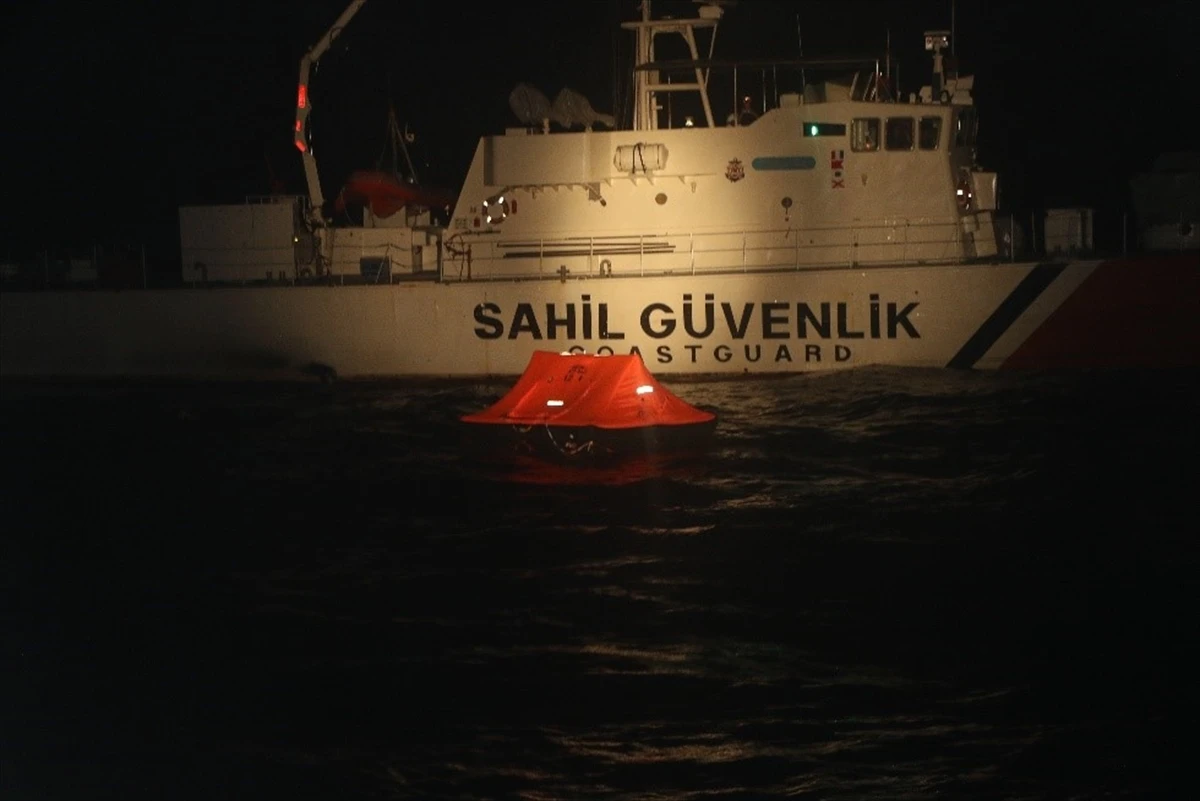 İzmir ve Aydın’da Türk kara sularına geri itilen 67 sığınmacı kurtarıldı