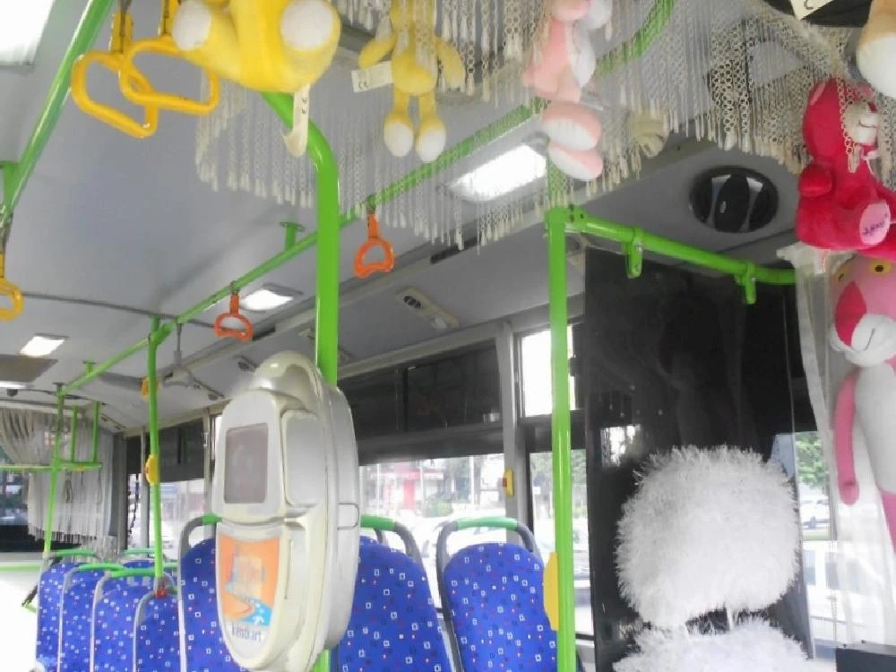 Abart egzozlu süslü halk otobüsü trafikten men edildi
