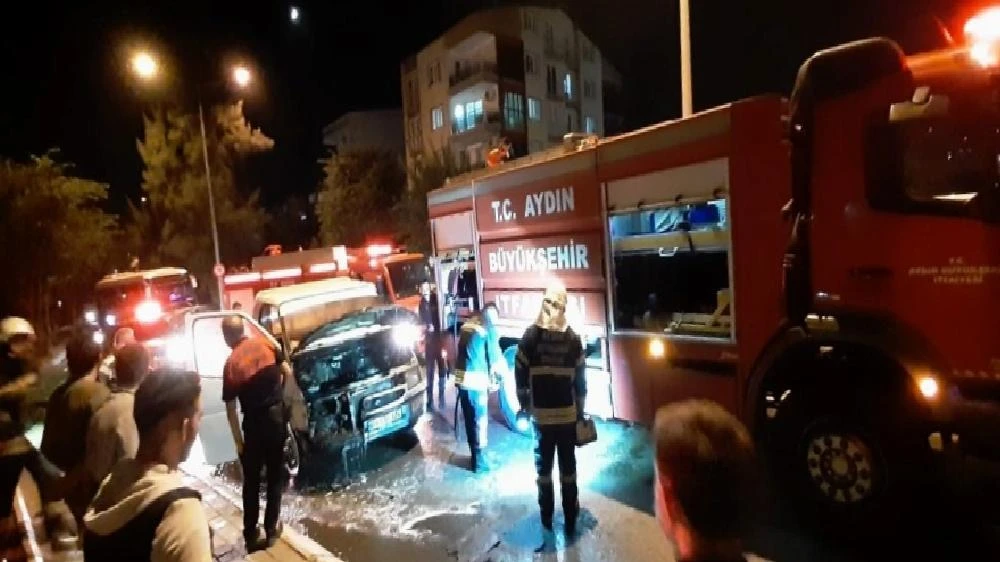 Aydın’da bir araç seyir halinde alev aldı