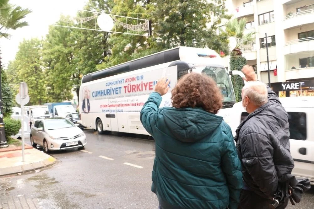 Aydın’da Cumhuriyet Otobüsü, 29 Ekim’i renklendirdi