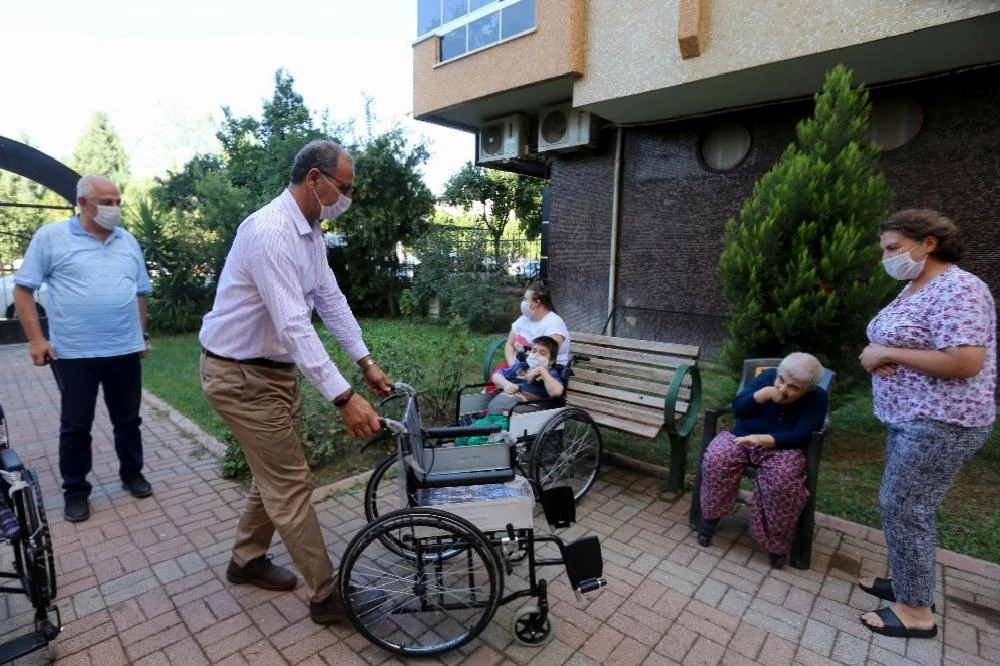 Engelli kardeşler tekerlekli sandalyelerine kavuştu