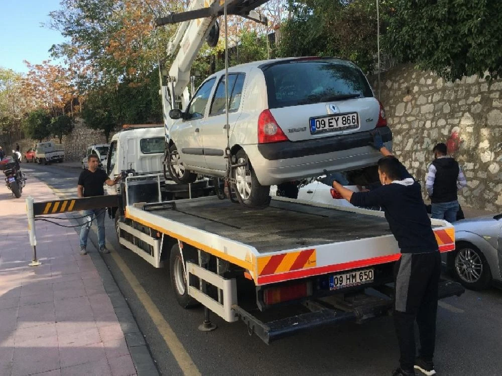 Trafik ekipleri 20 dakikada 12 sürücüye ceza kesti