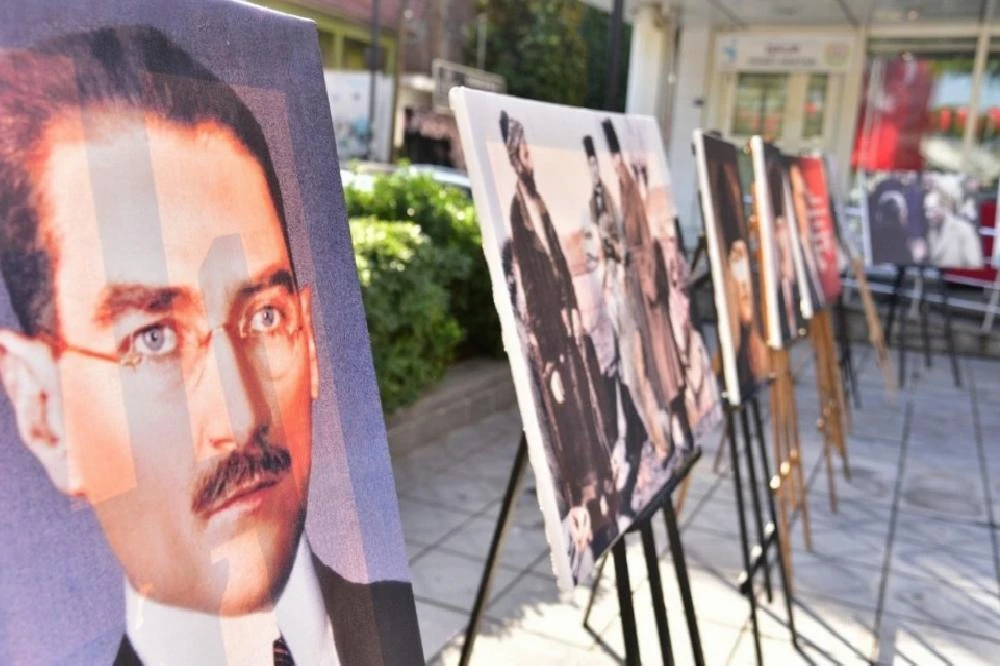 İncirliova’da “Atatürk Fotoğrafları Sergisi” Devam Ediyor