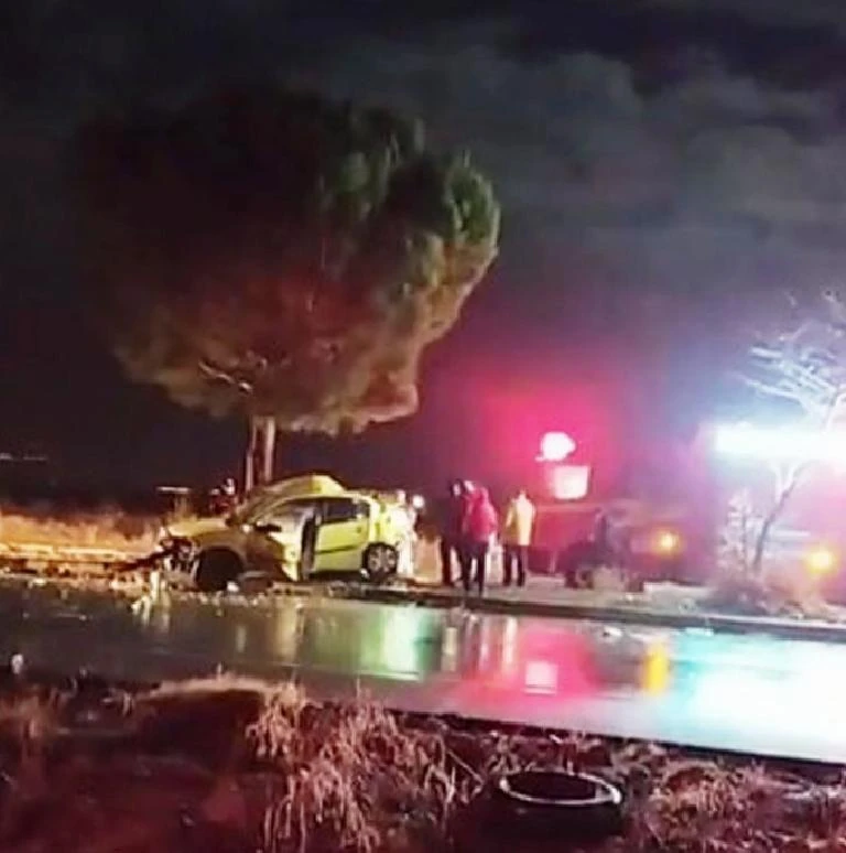 Aydın’dan Antalya’ya giden ticari taksi kaza yaptı: 2 ölü, 1 ağır yaralı