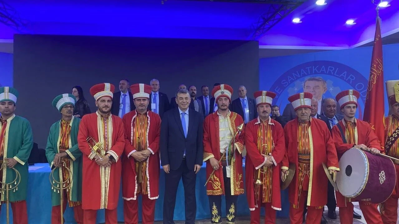 AYESOB seçim sonrası kutlamalarda mehterli coşku