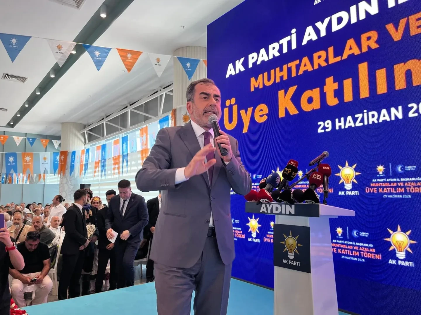 Erdem’den Muhtarlara Mesaj: “En Önemli Takım Arkadaşlarımızsınız”