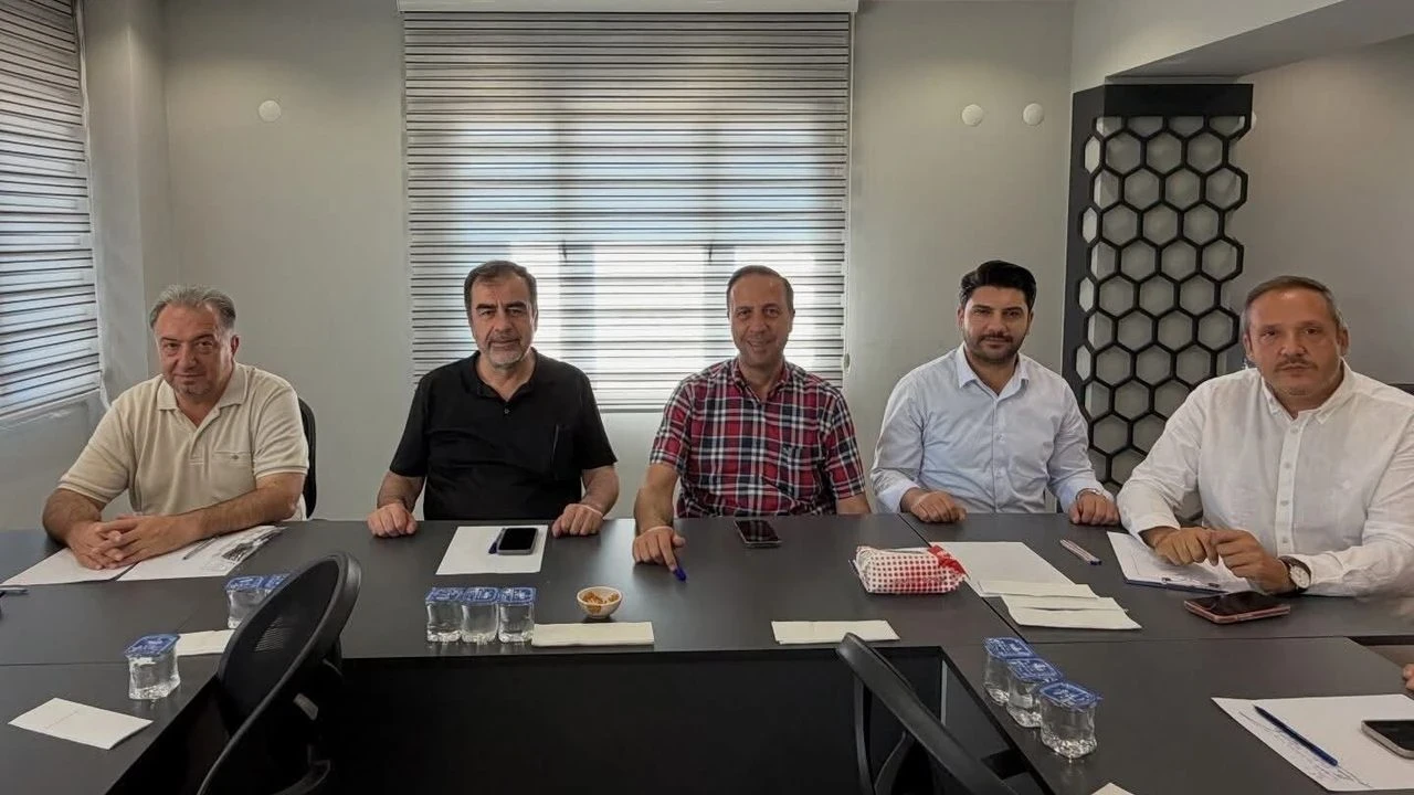 AK Parti Aydın teşkilatı ilçe başkanlarıyla toplandı