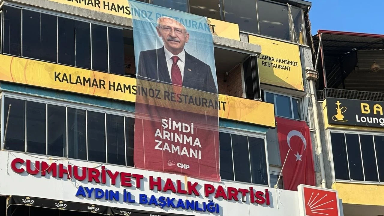 CHP Aydın İl Başkanlığı’na Kılıçdaroğlu Posteri Asıldı