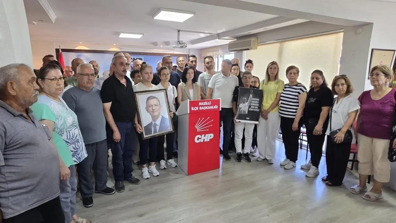 Görevden alınan CHP Nazilli yönetimi parti binasını boşalttı